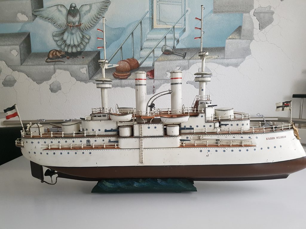 Referenzen - Schlachtschiff Kaiser Wilhelm - Antikes Blechspielzeug